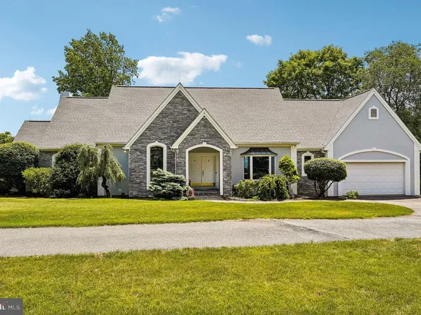 280 Skyline Dr, Easton, PA 18042