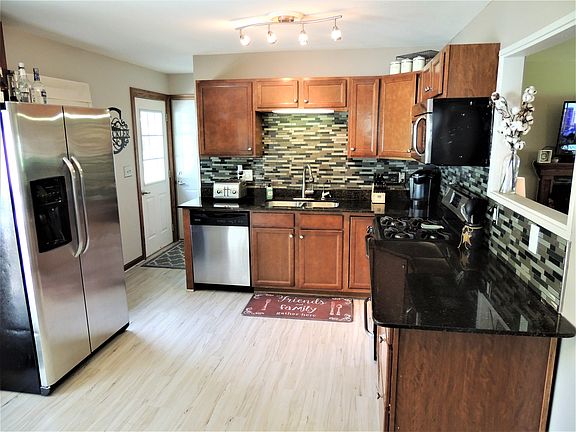 5th image of 2352 Jansen Ave