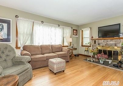 3rd image of 17 Henry Ave
