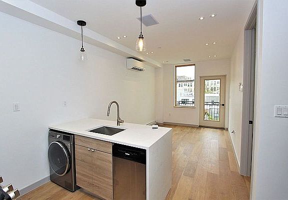 3rd image of 802 Sterling Pl #2R