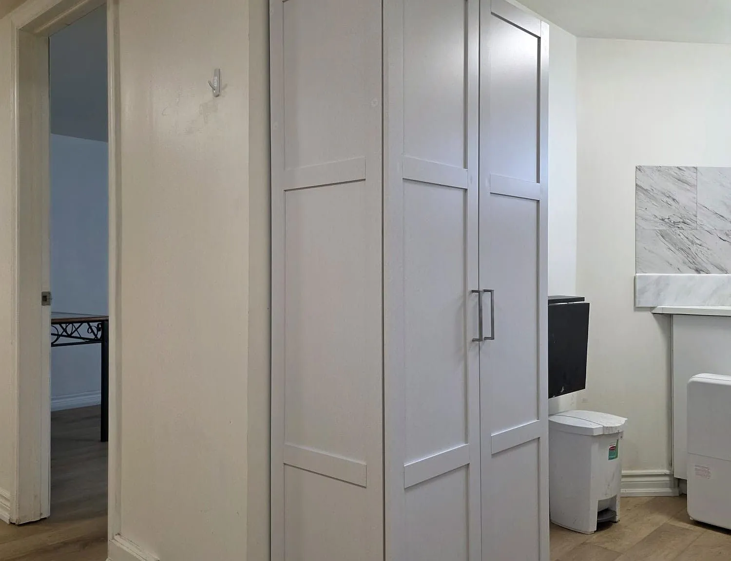 3 bed, $1,690 — Photo 1