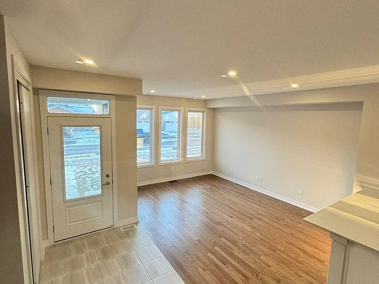 534 Oldenburg Ave — Photo 3