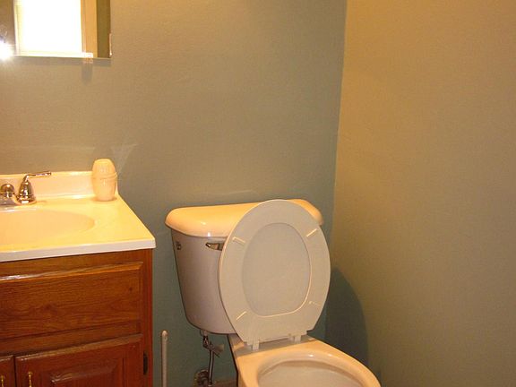 2nd image of 1760 Queensbury Cir
