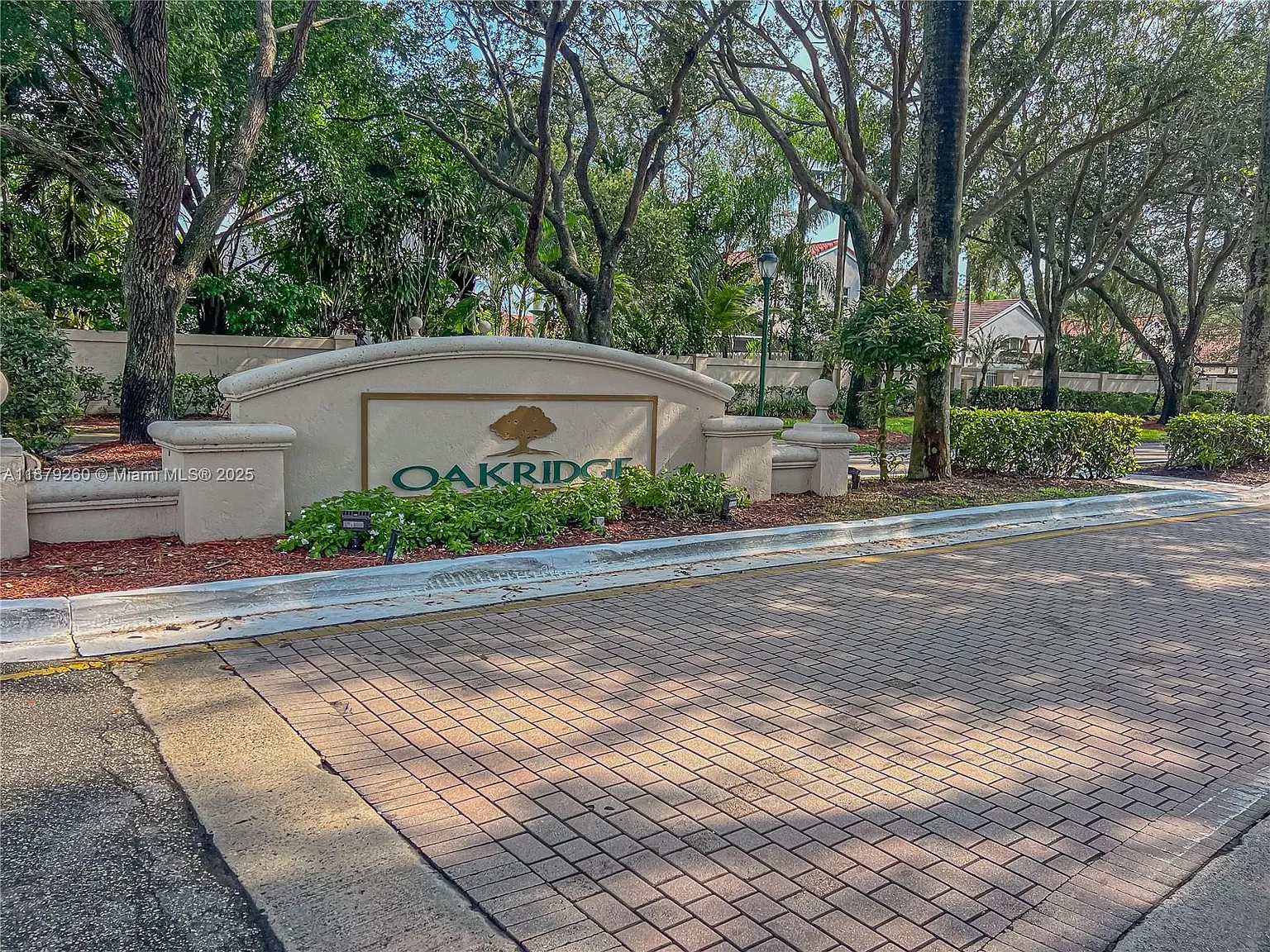 5 bed, 3698 sqft, $12,500 — Photo 3