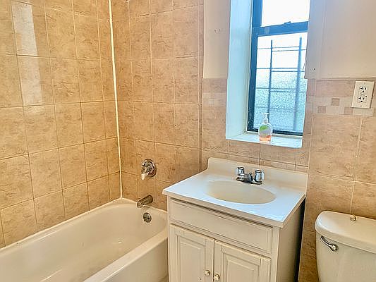 4th image of 450 W 162nd St #W3