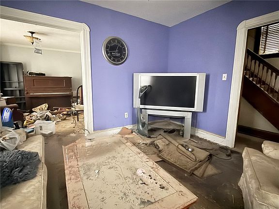 4th image of 1672 Grand Central Ave