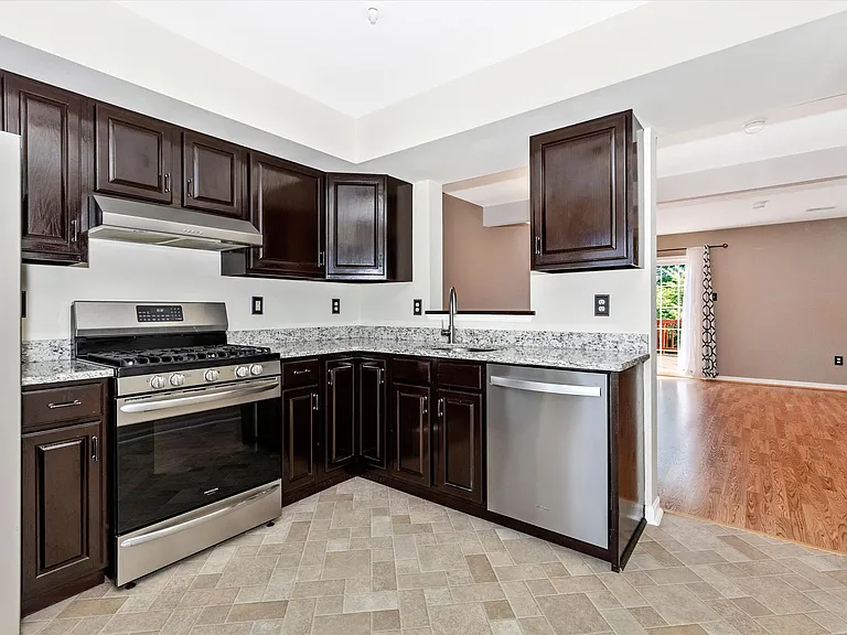 5621 Queen Anne Ct — Photo 10