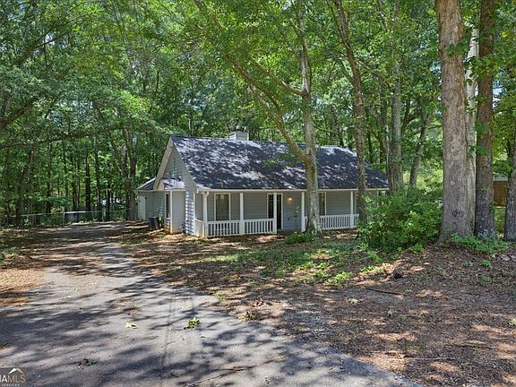 2nd image of 440 Cowan Rd