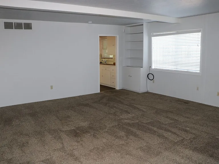 3214 S Leonard Ave — Photo 4