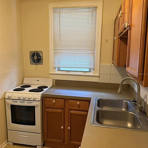 639 E Amelia St — Photo 4