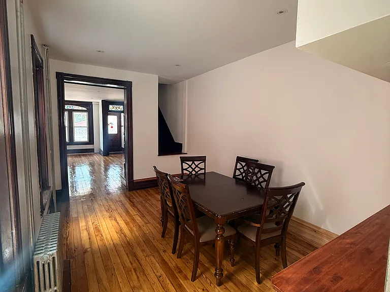 517 Windsor St #1 — Photo 6