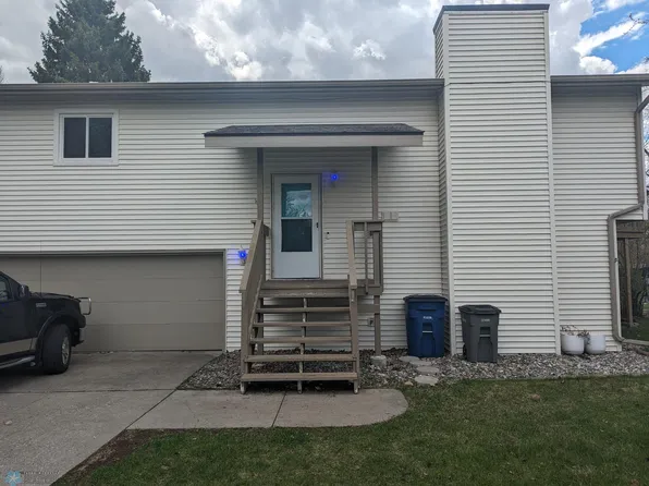 2827 26th Street Cir S, Moorhead, MN 56560