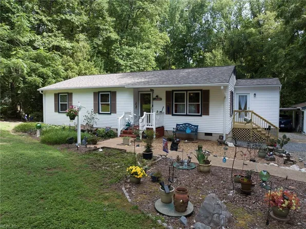6394 Meadow Dr, Gloucester, VA 23061