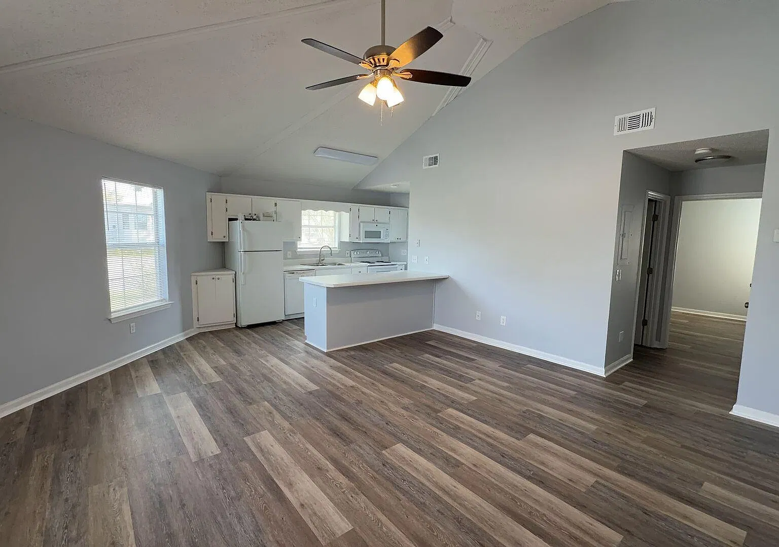 2 bed, 900 sqft, $1,245 — Photo 3