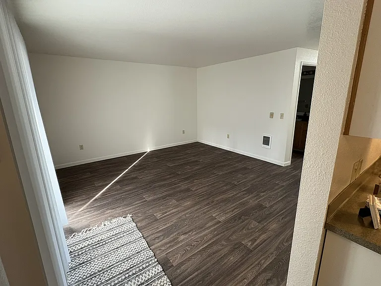Windsor Manor Apartments — Photo 5