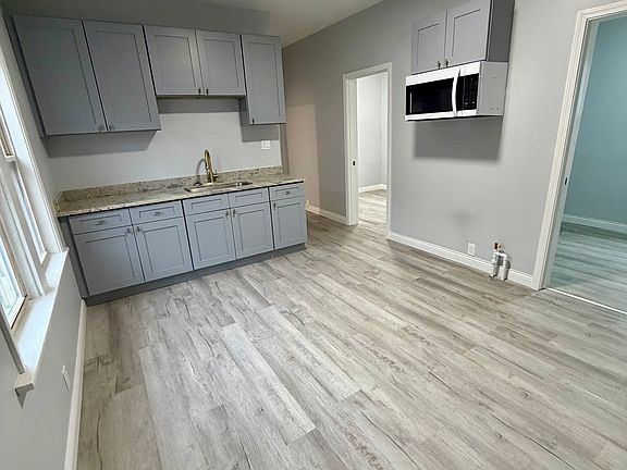 3rd image of 2604 Schrage Ave Unit 2