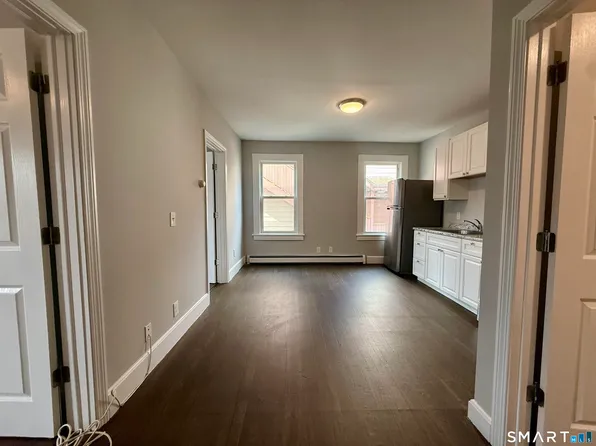 135 Caroline St #2R, Bridgeport, CT 06608