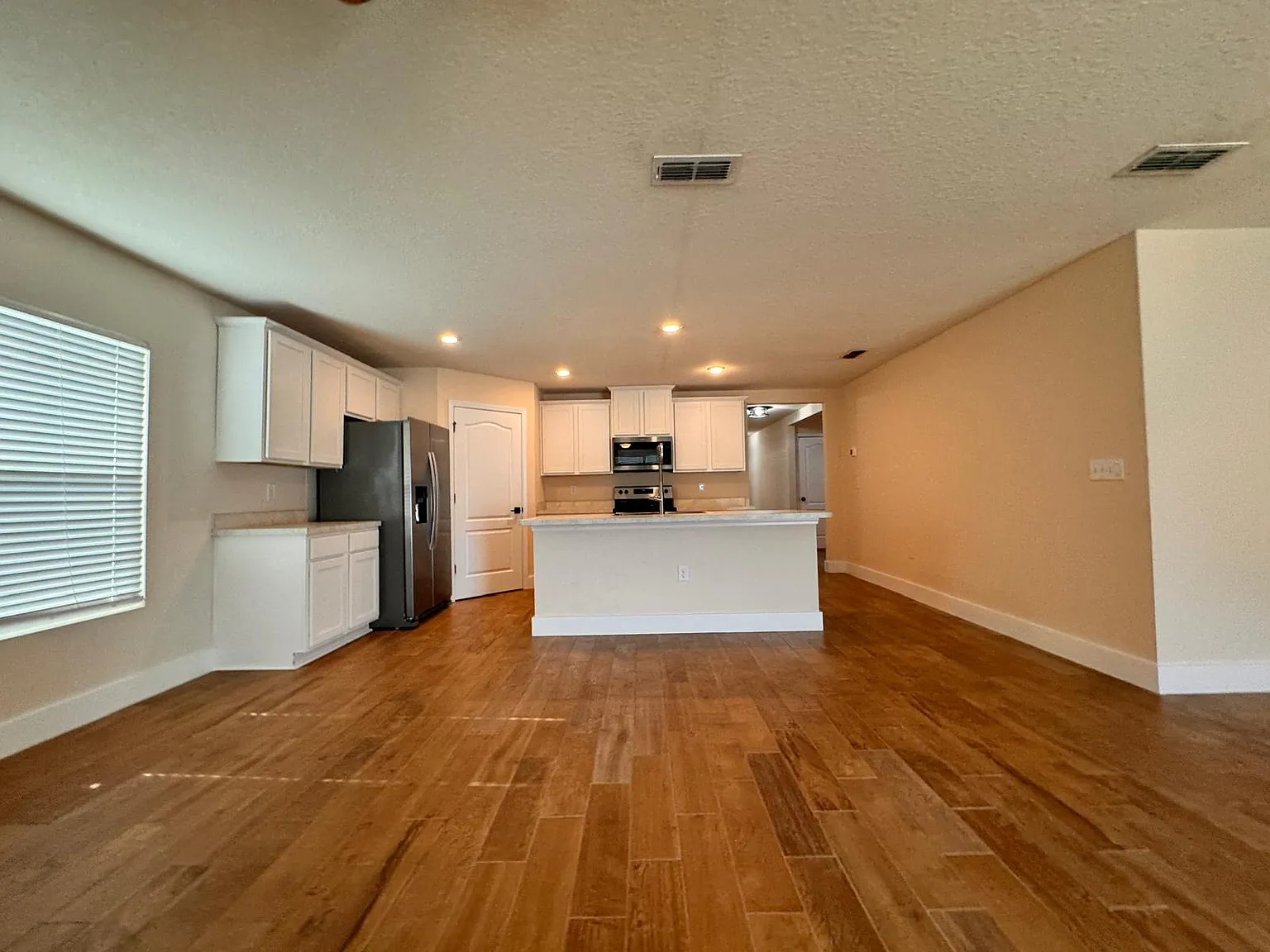 4 bed, 1862 sqft, $2,150 — Photo 2