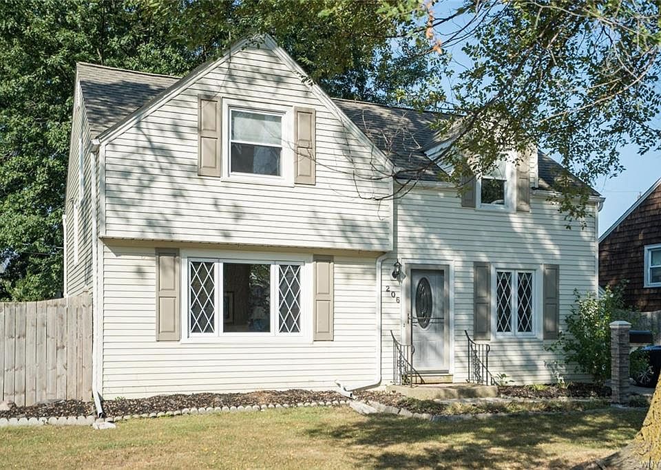 1st image of 206 Kelvin Dr