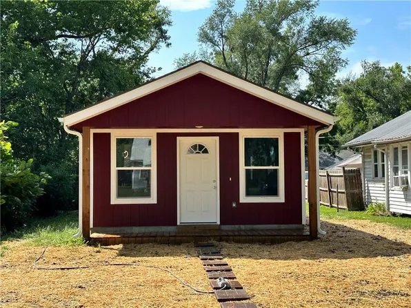 716 S Ash St, Ottawa, KS 66067