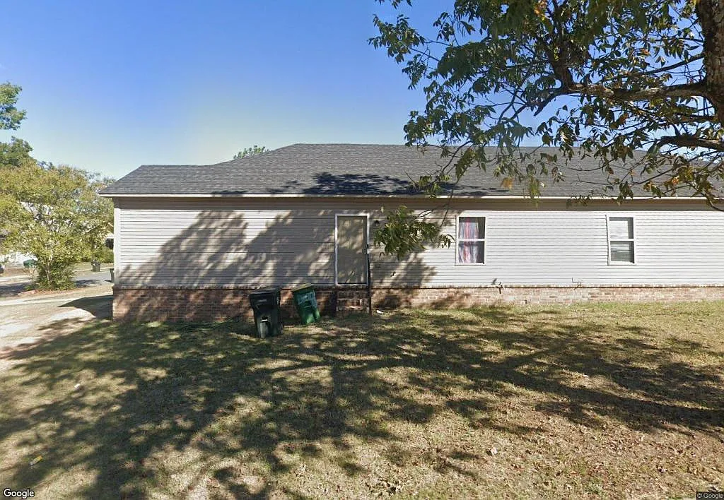 1869 B S Summit St — Photo 2