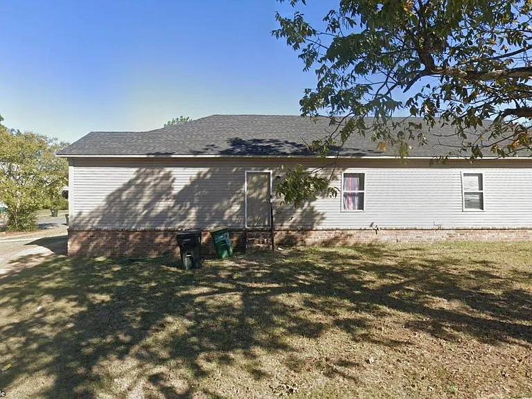 1869 S Summit St #B — Photo 2