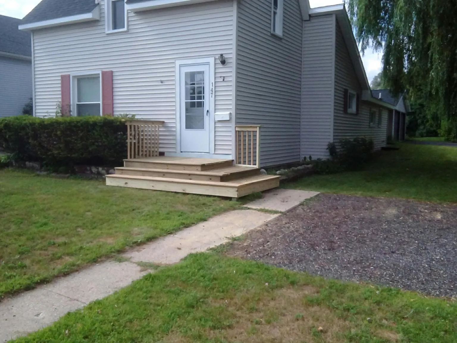 3 bed, 1.5 bath, 1360 sqft, $1,400 — Photo 1