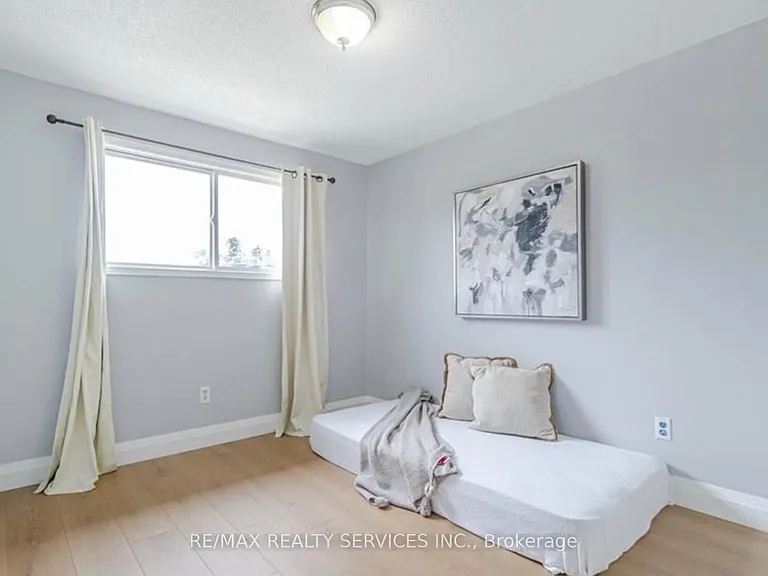 322 Benesfort Cres — Photo 11