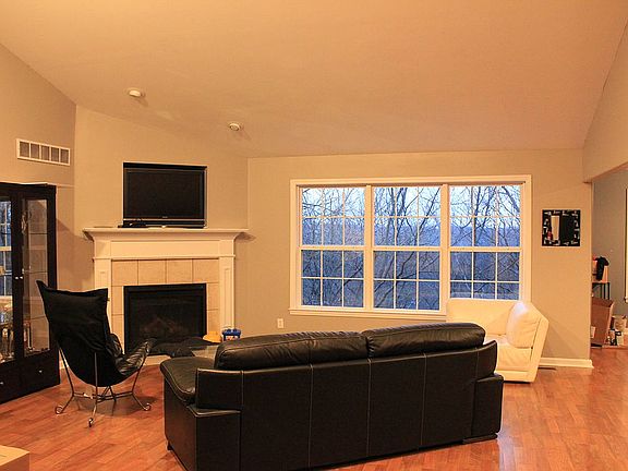 2nd image of 4885 Far Hills Dr