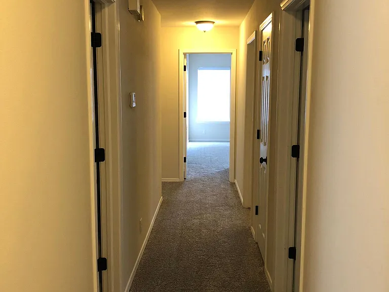 800 N Laurel Ave — Photo 13