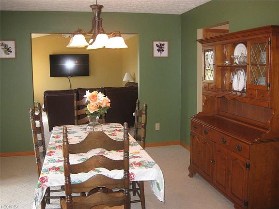 5th image of 219 Pine Needle Dr