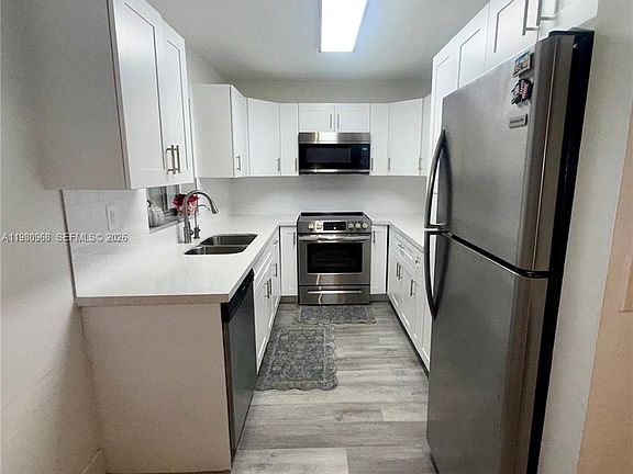 5th image of 6937 Tiburon Cir APT 105