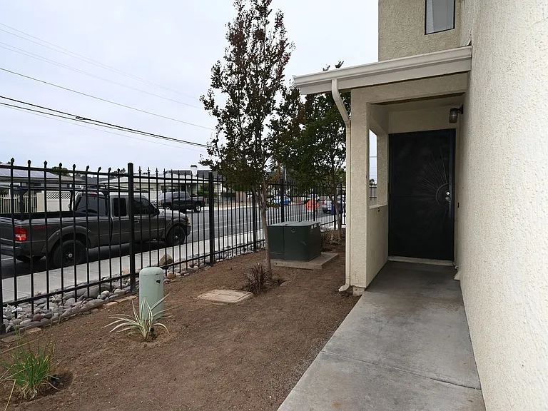 339 Chambers St — Photo 6