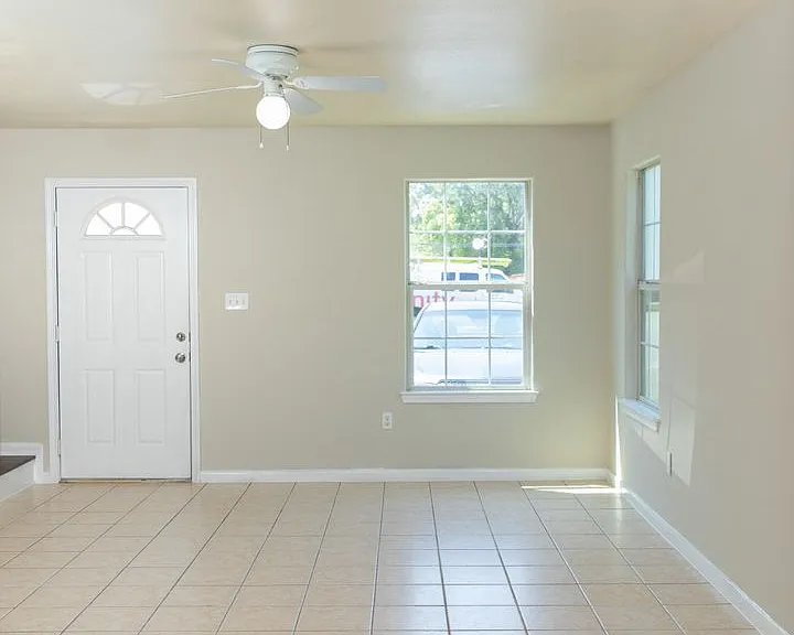815 Cravens St #C — Photo 59