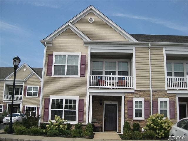 1st image of 14 Wexford Ln