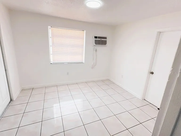 Danielle Apartments — Photo 9