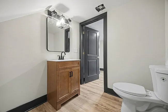 112 Valencia St — Photo 17