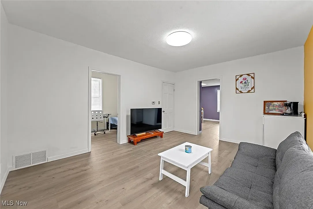 2 bed, 824 sqft, $1,025 — Photo 3