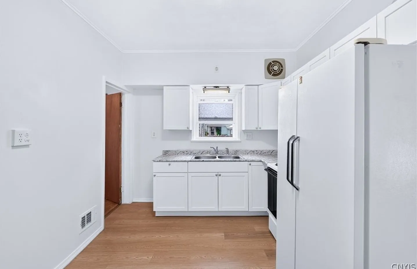 223 E Bloomfield St — Photo 4