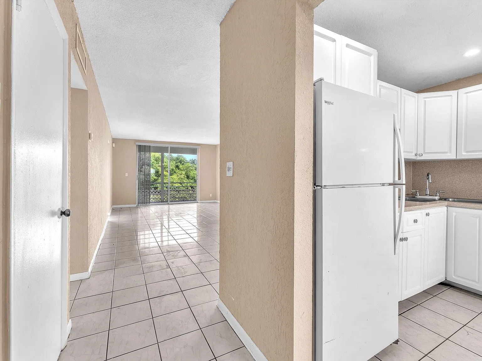 2 bed, 2.0 bath, 1025 sqft, $2,000 — Photo 4