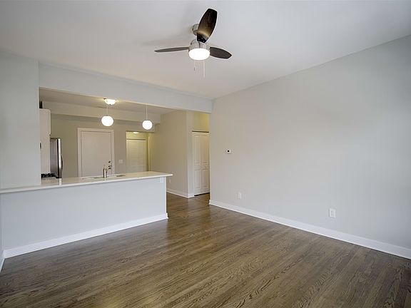 2122 N Springfield #3 3BR LR-Kitchen