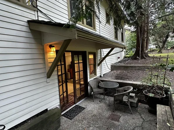 7805 NE 12th St, Medina, WA 98039