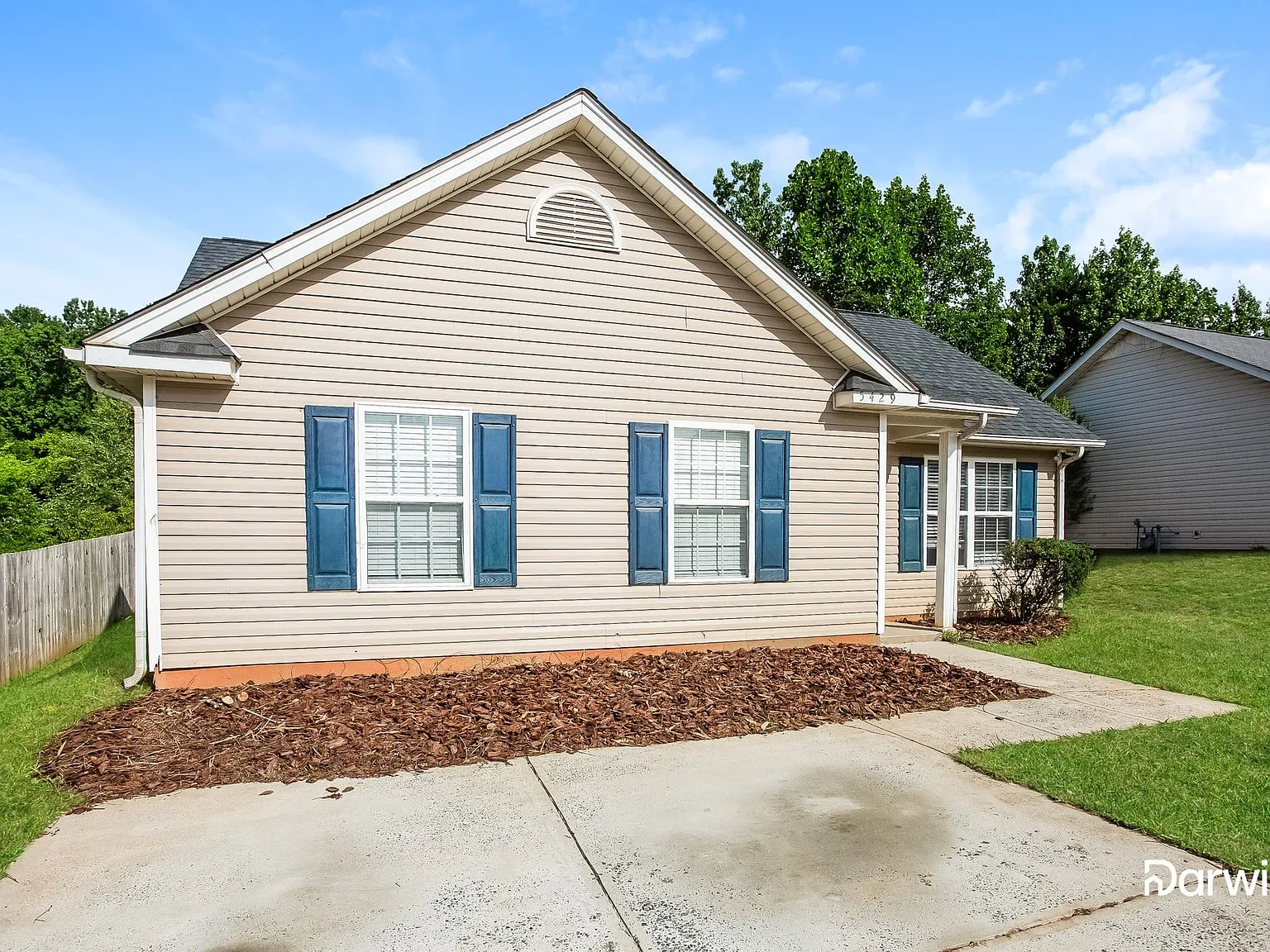 3 bed, 2.0 bath, 1052 sqft, $1,680 — Photo 2