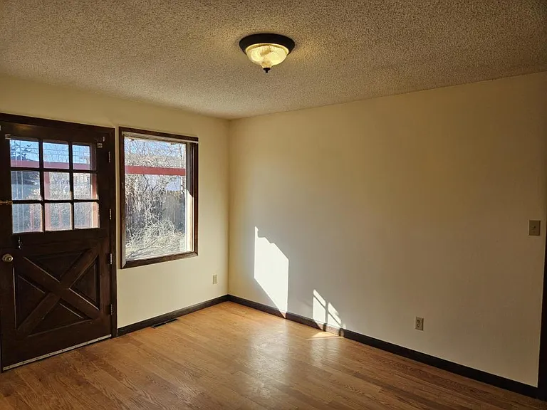 2425 Emery St — Photo 9