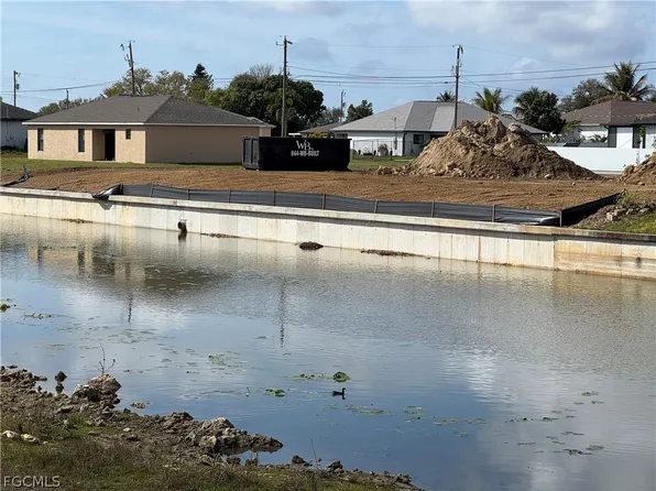 1043 NE 10th Pl, Cape Coral, FL 33909