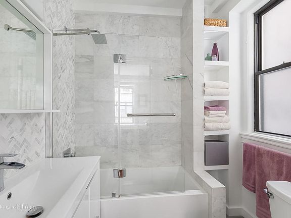 4th image of 116 W 72nd St APT 6D