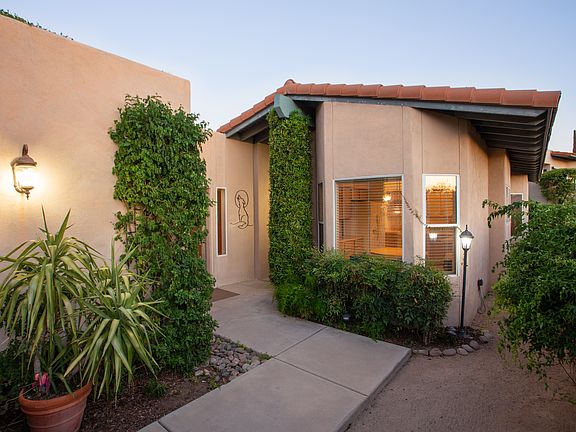 Charming Courtyard Entry