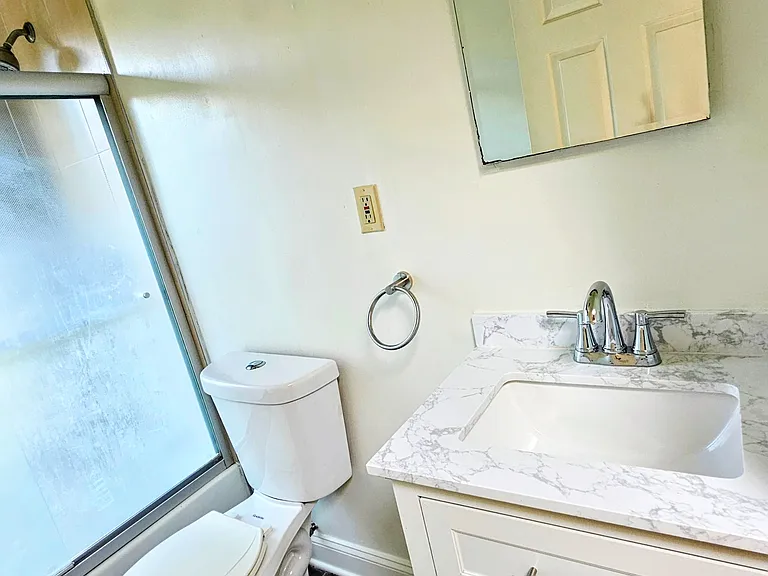 711 G St NE #2 — Photo 14