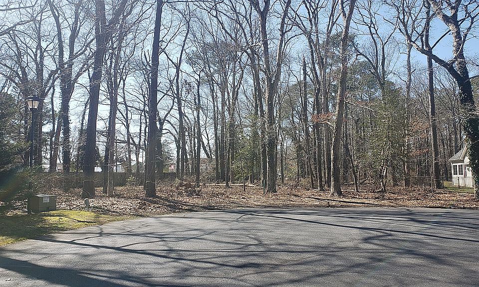 2nd image of 40 Sandalwood Dr