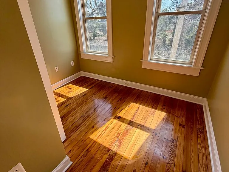 411 E Lorraine Ave — Photo 15